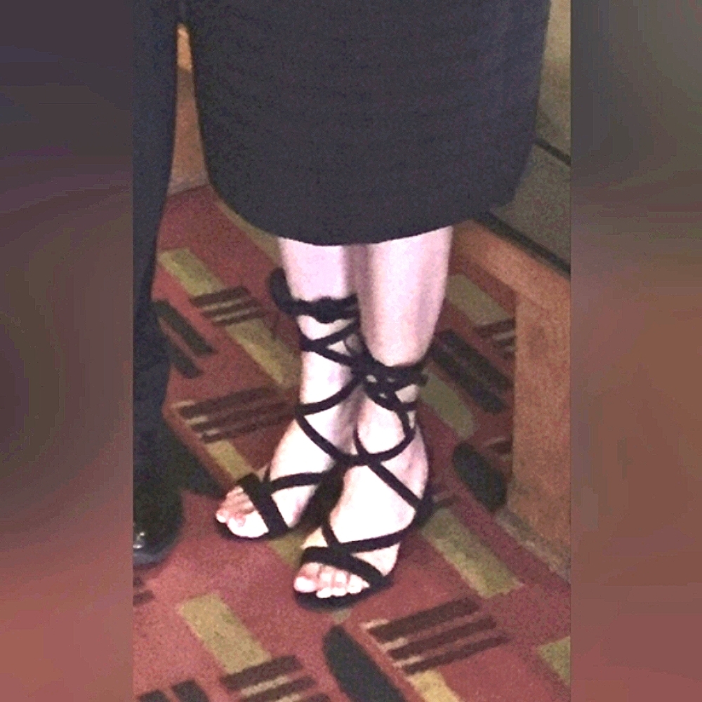 Gianni Bini black wrap high heels sz 8 1/2